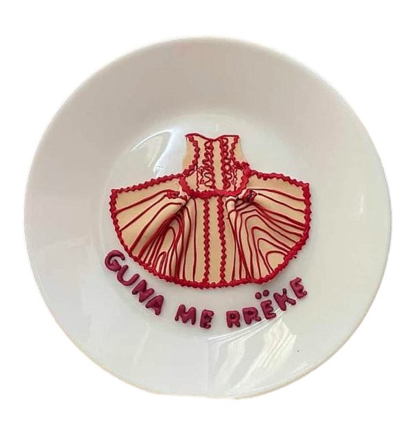 Pjatë qeramike (“Guna me rrëke”)