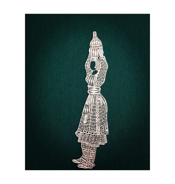 Gruaja me shtamë uji