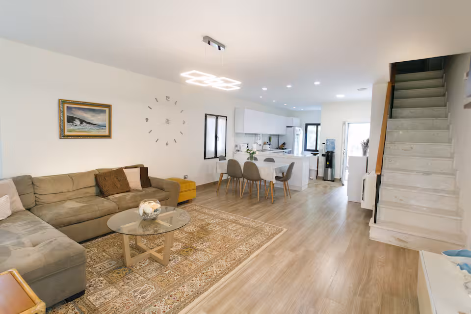 0c588d62-b155-42df-bffb-09da6b22c0ef